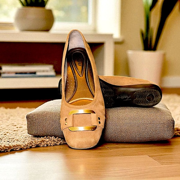 EUC! Trotters Brown Suede Flats with Gold Buckle - Picture 2 of 6